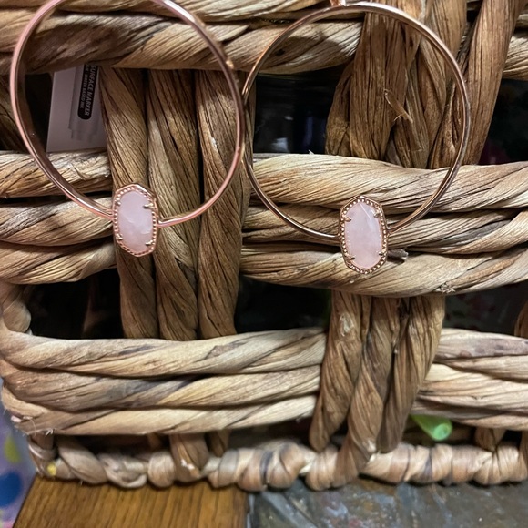 Kendra Scott baby pink hoops - Picture 2 of 2